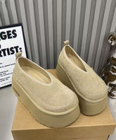 Elegantes zapatos planos con plataforma de ante color albaricoque